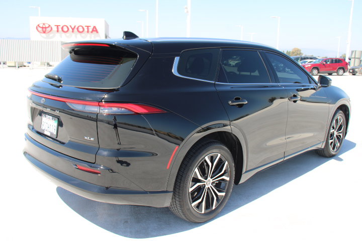 Certified 2025 Toyota Crown Signia AWD/4WD image 3