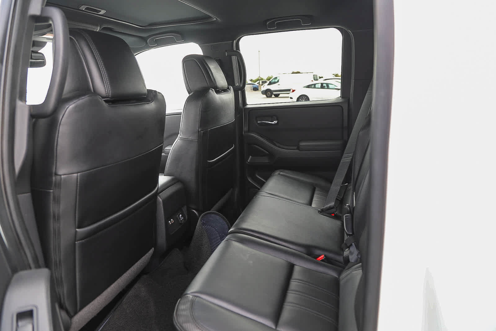 Used 2022 Nissan Frontier PRO-4X w/ Pro-4X Premium Package AWD/4WD image 18