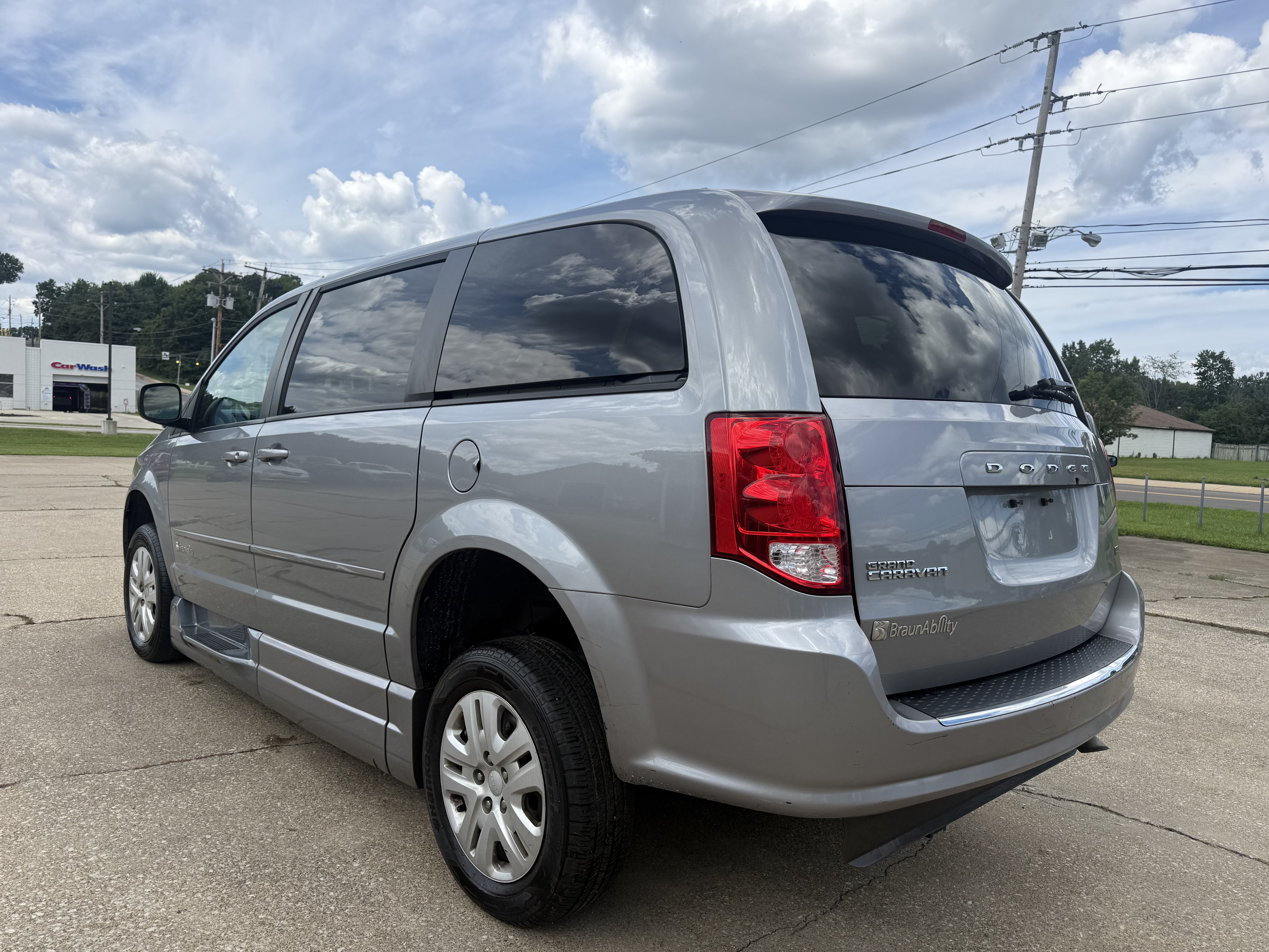 Used 2015 Dodge Grand Caravan SE w/ Quick Order Package 29E SE FWD image 4