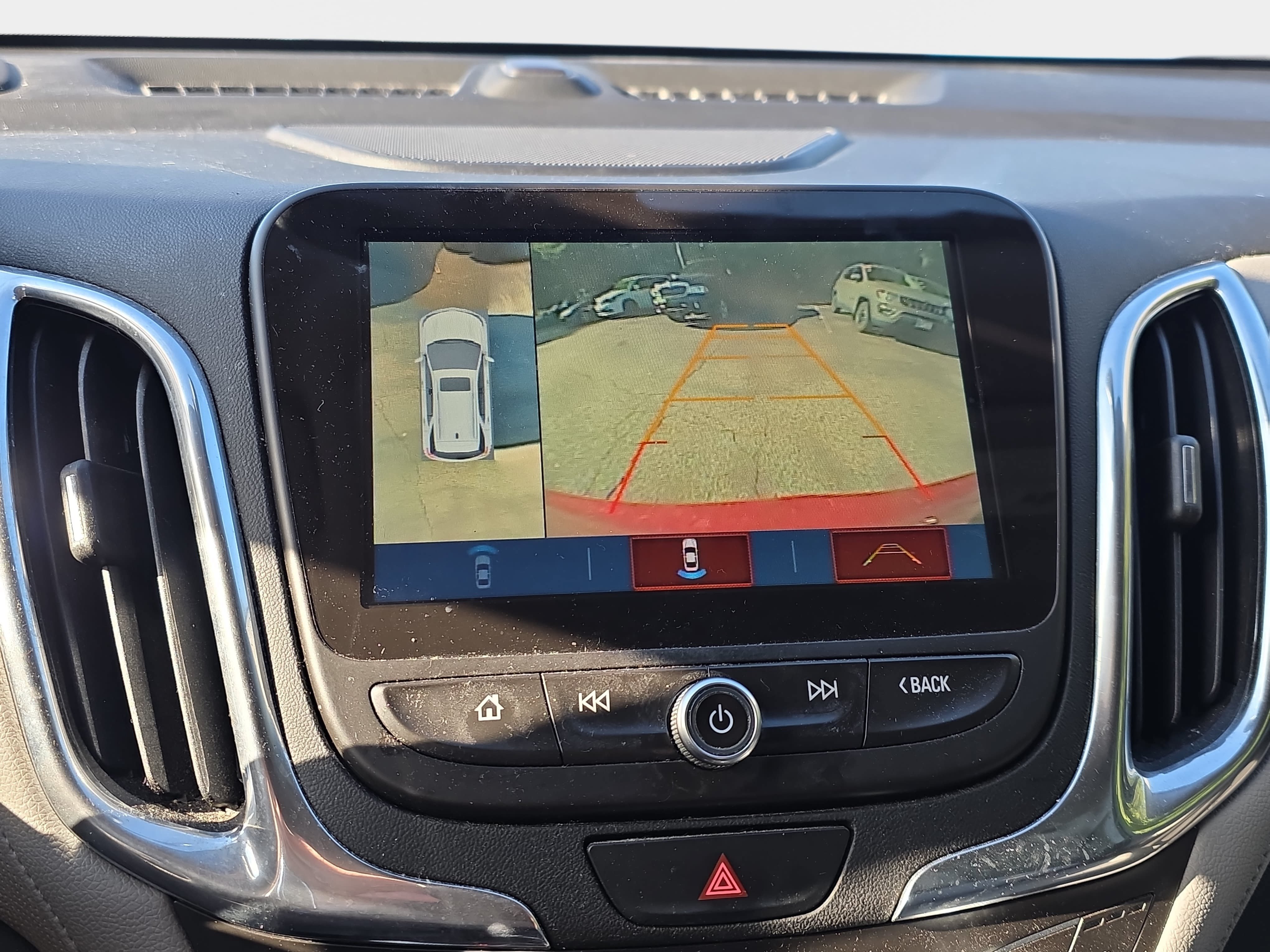 Used 2018 Chevrolet Equinox Premier FWD image 12
