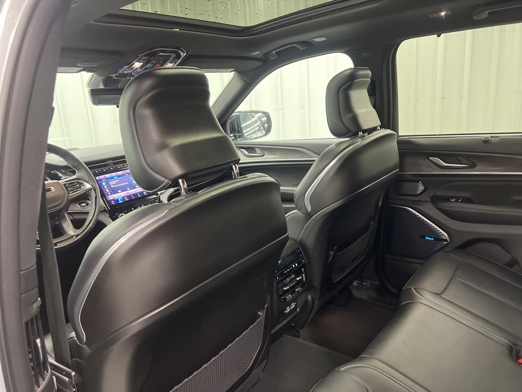Used 2023 Jeep Grand Cherokee Overland w/ Advanced Protech Group III image 12