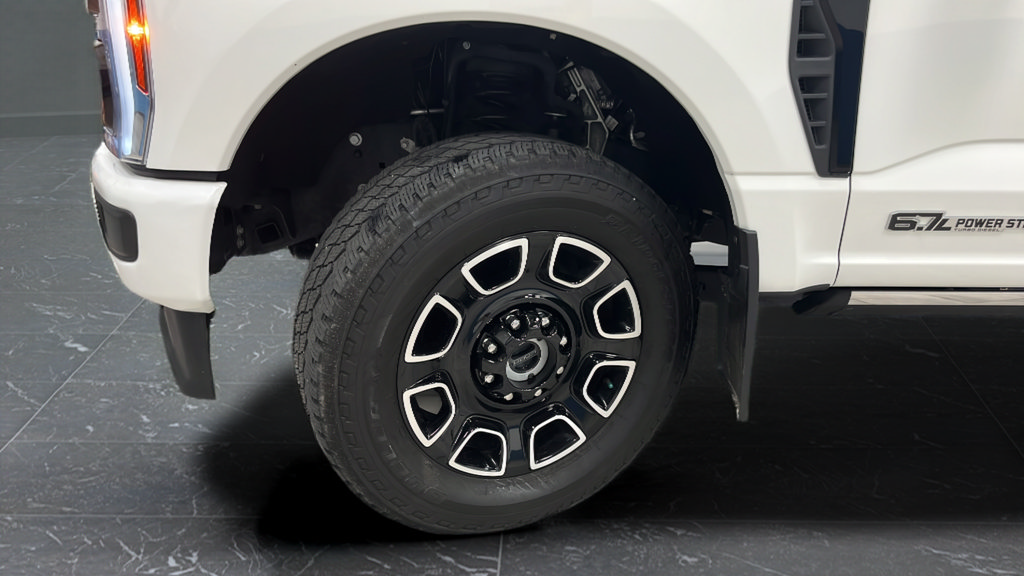 Used 2025 Ford F250 Platinum AWD/4WD image 40