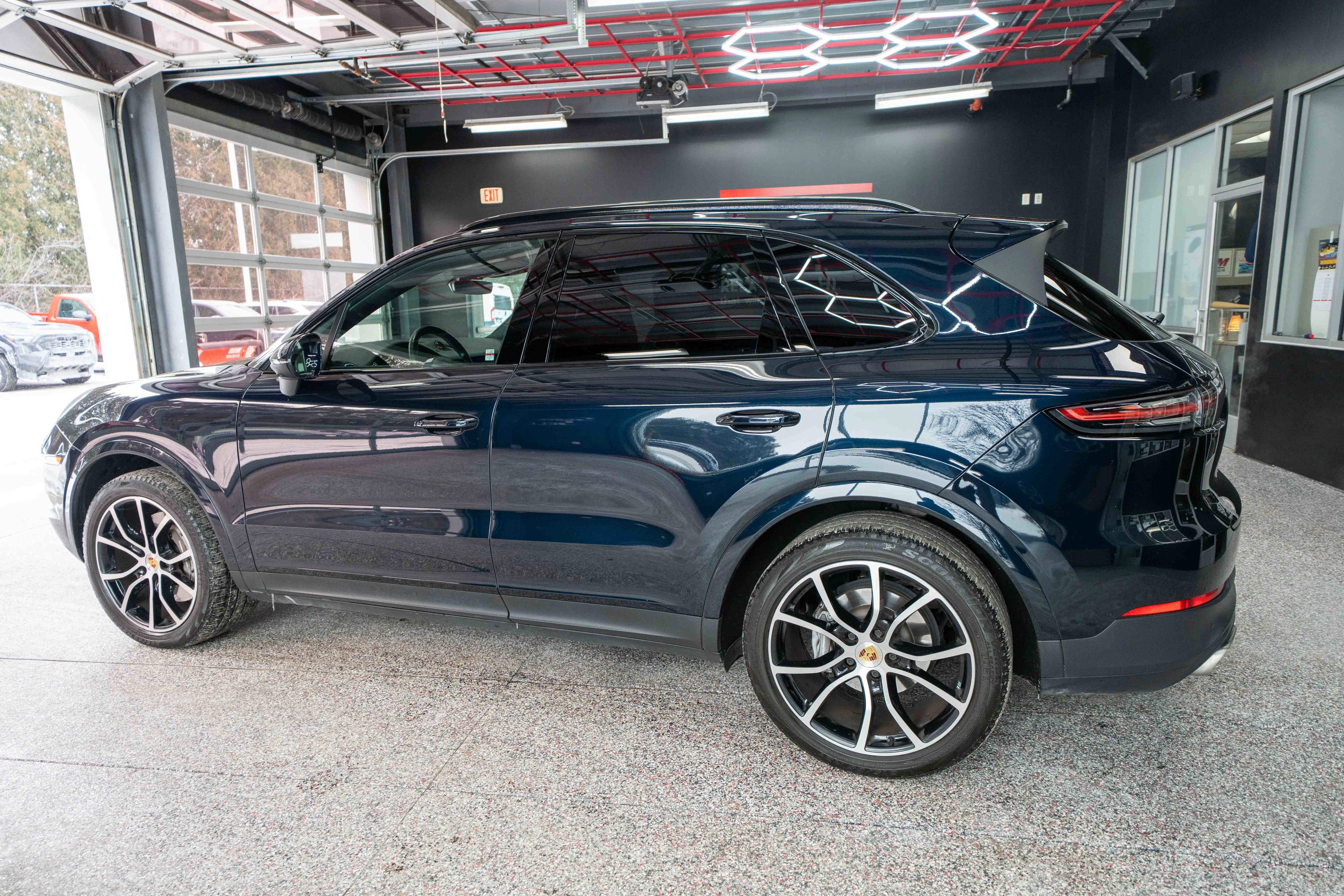 Used 2023 Porsche Cayenne image 2