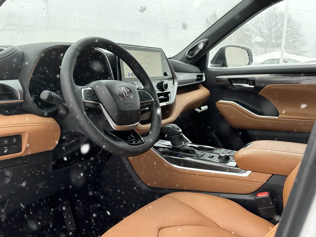 New 2026 Toyota Highlander Platinum image 8