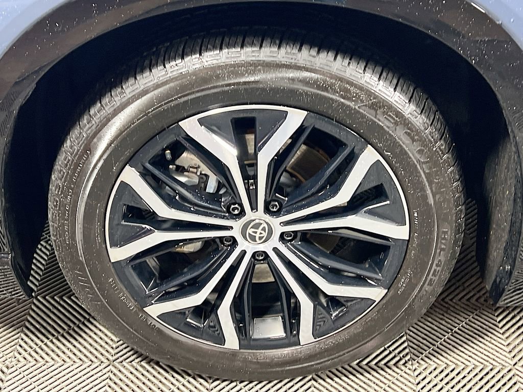 Certified 2025 Toyota Crown Signia image 27