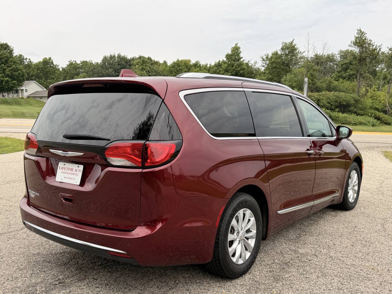 Used 2018 Chrysler Pacifica Touring-L FWD image 5