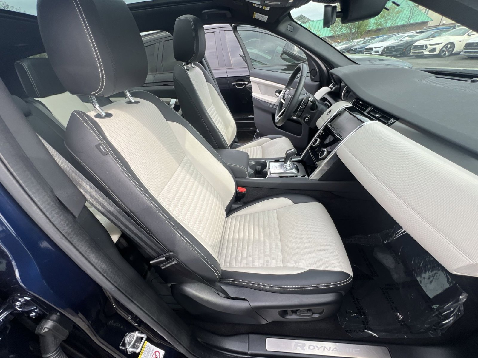 Used 2023 Land Rover Discovery Sport SE R-Dynamic image 35