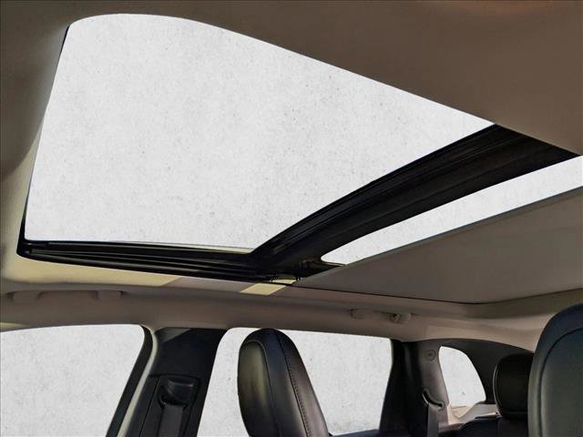 Used 2016 Jeep Cherokee Limited w/ Luxury Group image 16