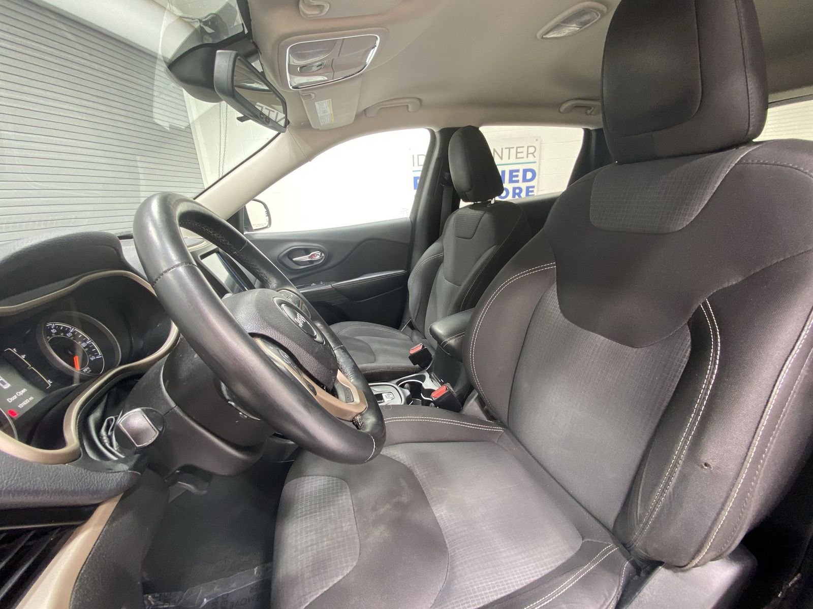 Used 2015 Jeep Cherokee Latitude image 11