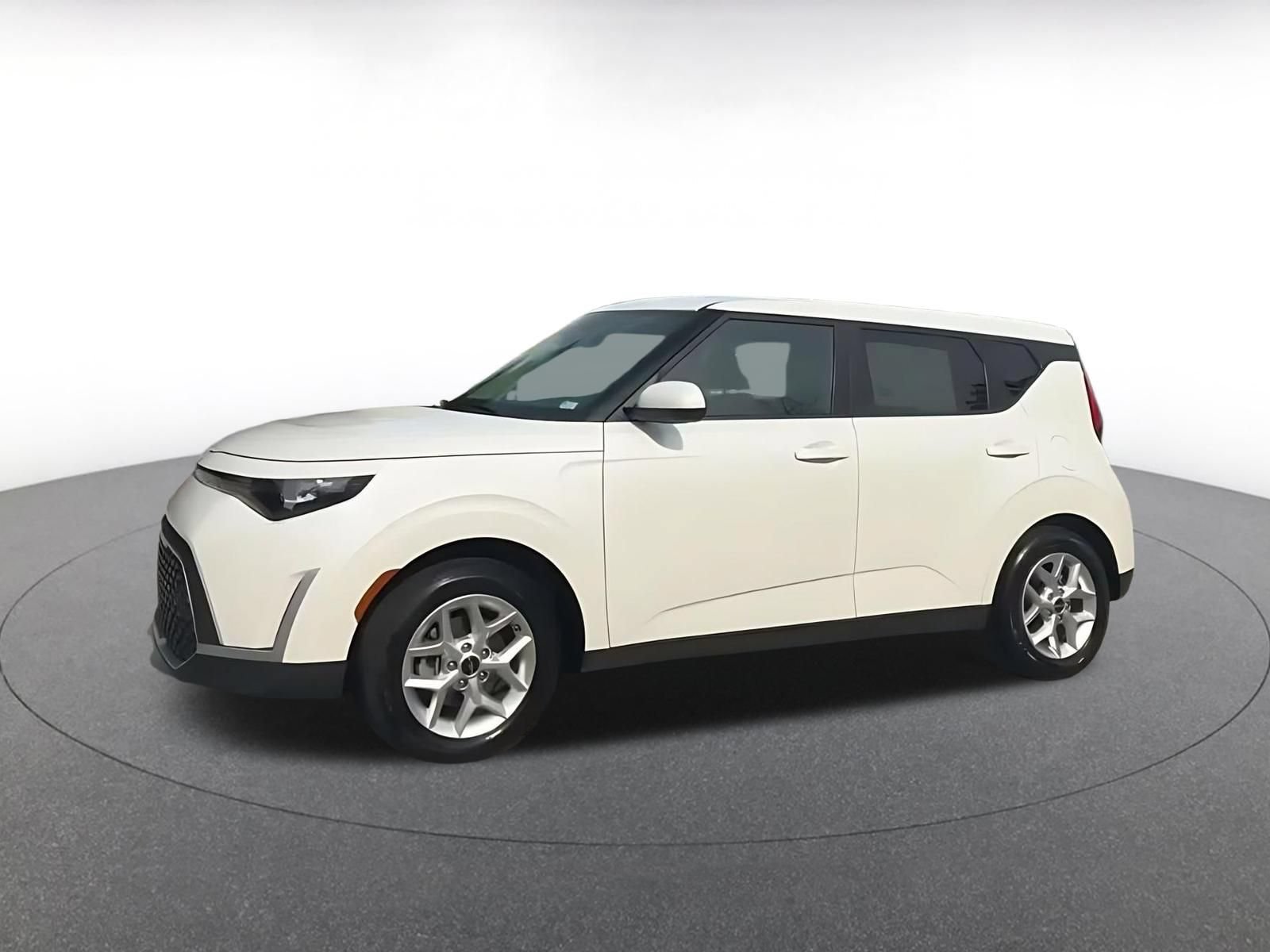 Used 2025 Kia Soul LX w/ LX Technology Package FWD image 7
