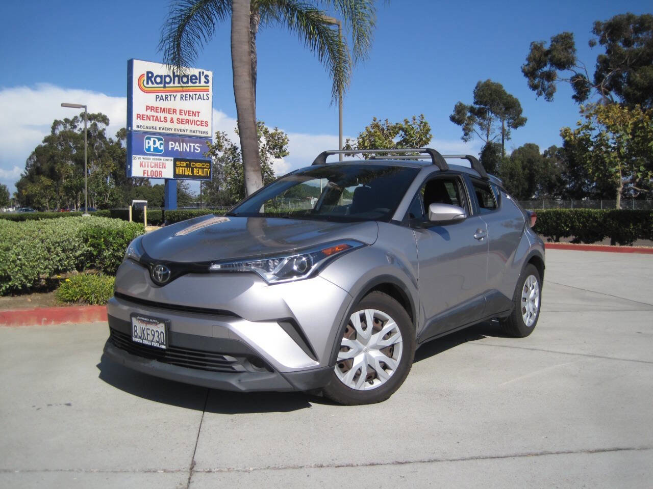 Used 2019 Toyota C-HR LE image 1
