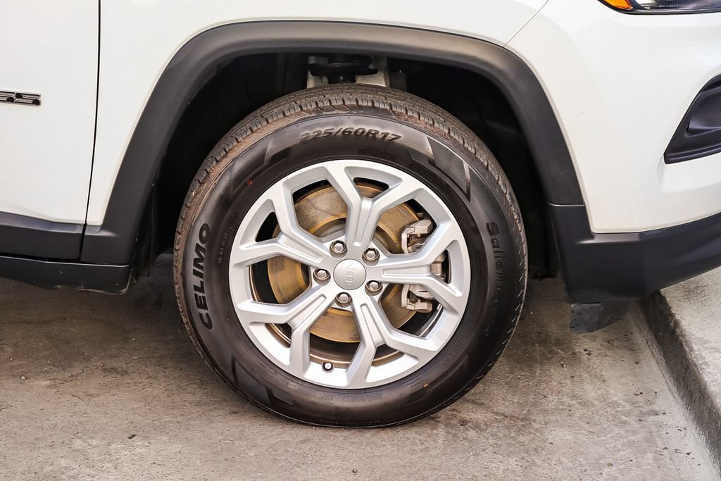 Used 2024 Jeep Compass Latitude AWD/4WD image 10