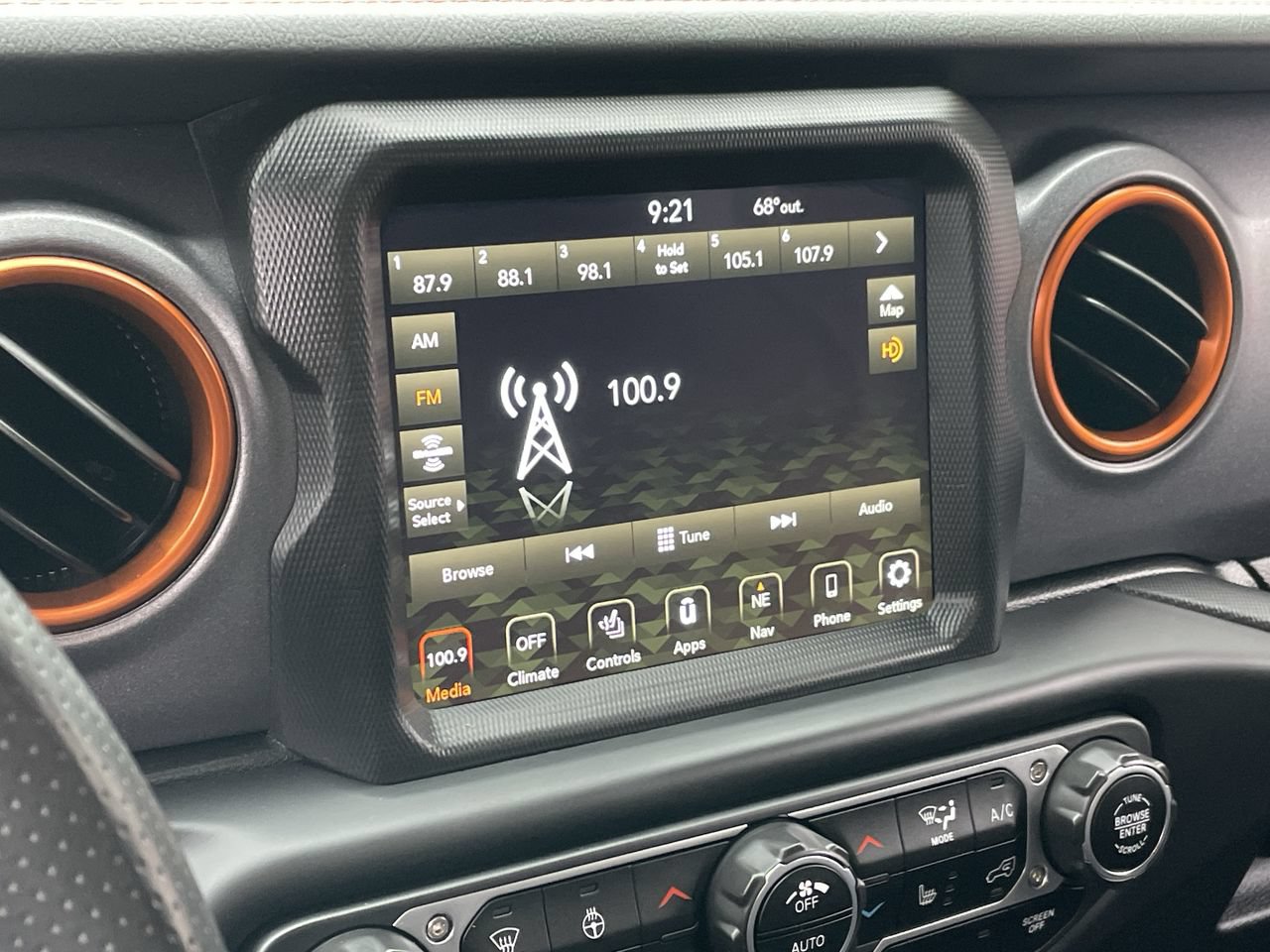 Used 2021 Jeep Gladiator Mojave AWD/4WD image 32