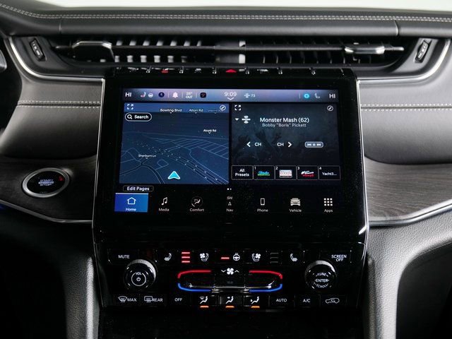 Used 2023 Jeep Grand Cherokee Overland image 16