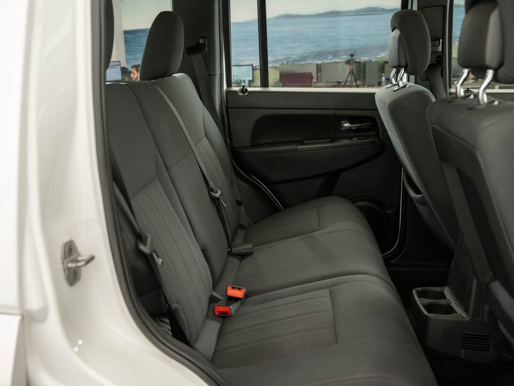 Used 2012 Jeep Liberty Sport RWD image 39