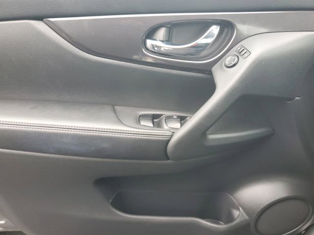 Used 2019 Nissan Rogue S image 14