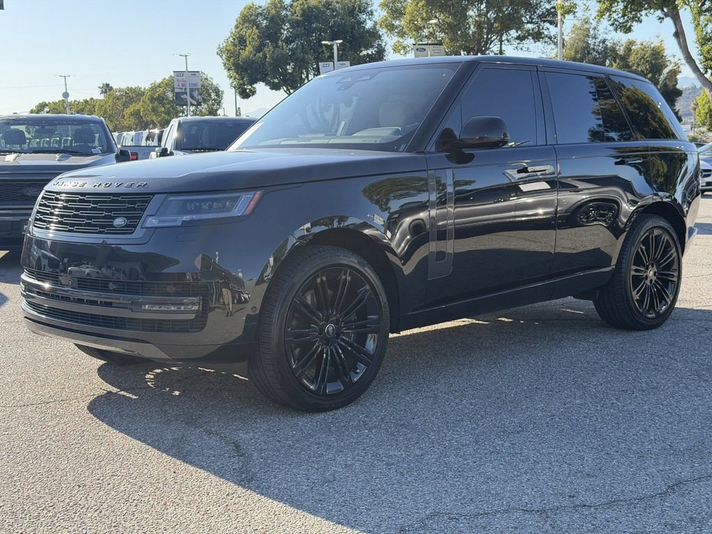 Used 2025 Land Rover Range Rover SE AWD/4WD image 3