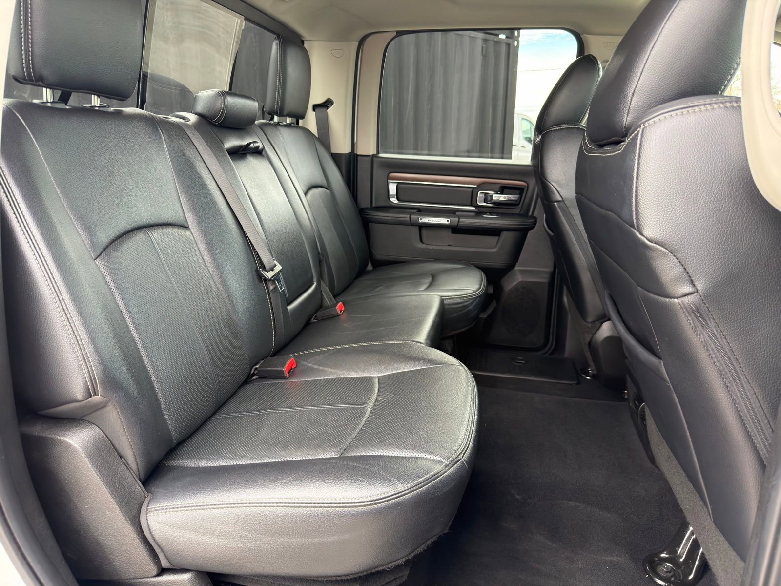 Used 2018 RAM 1500 Laramie image 34