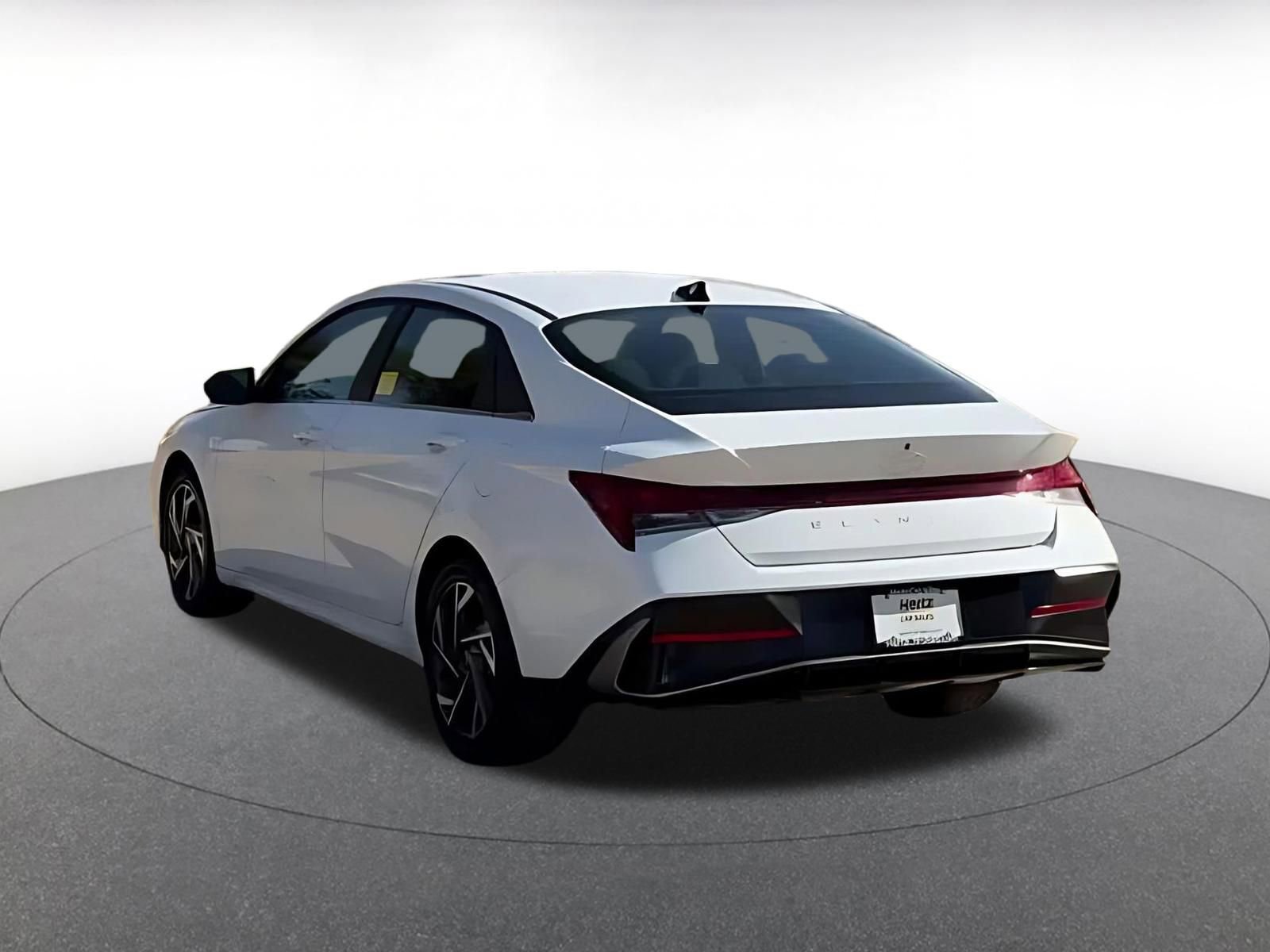 Used 2025 Hyundai Elantra SEL image 4