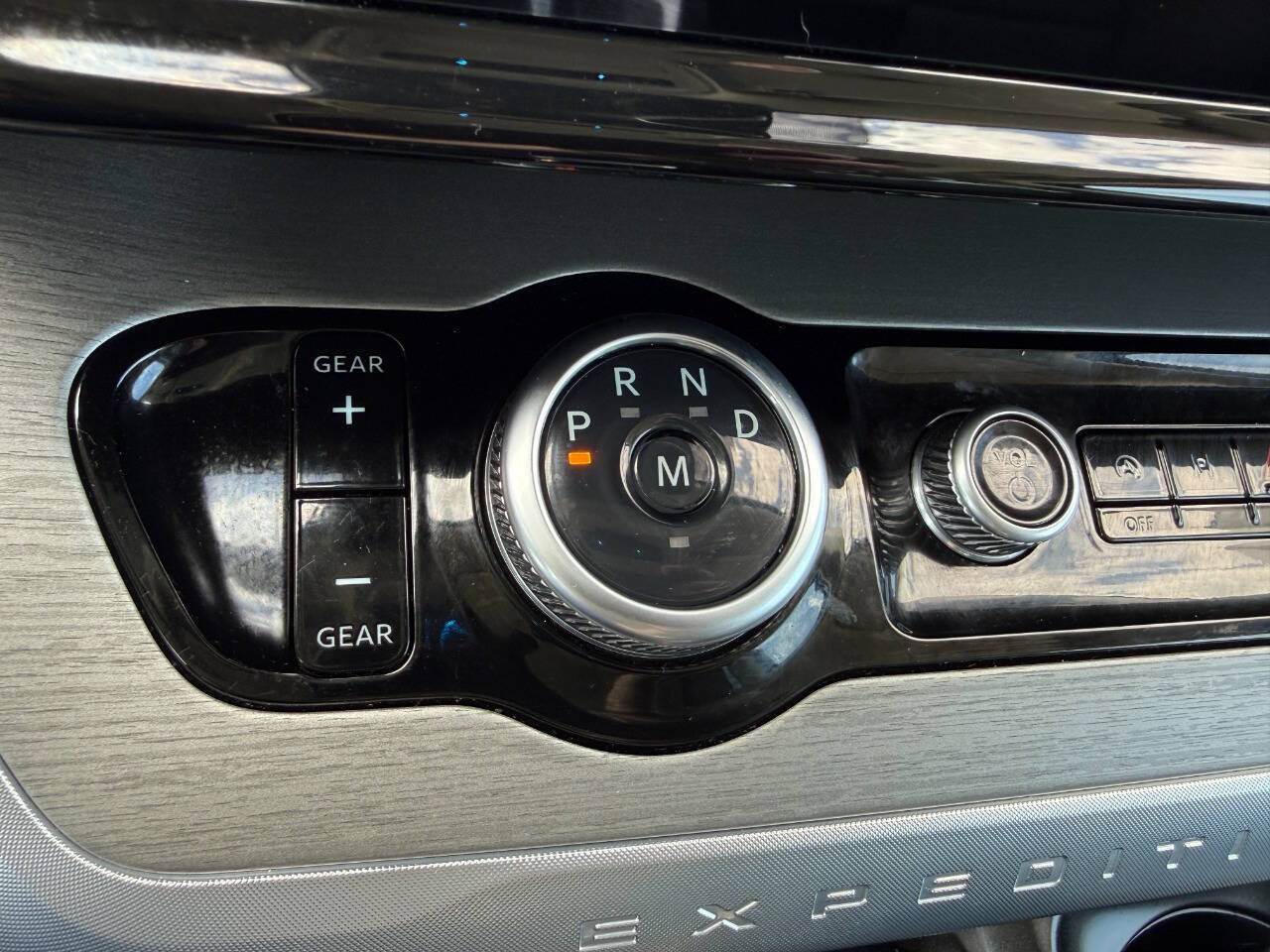 Used 2025 Ford Expedition Max Platinum AWD/4WD image 53