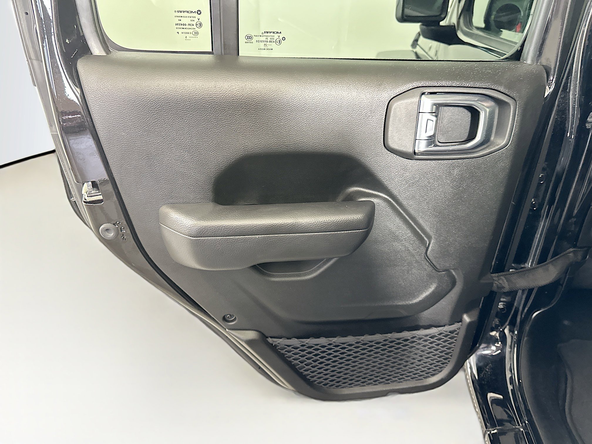 Used 2025 Jeep Wrangler Sport S image 24