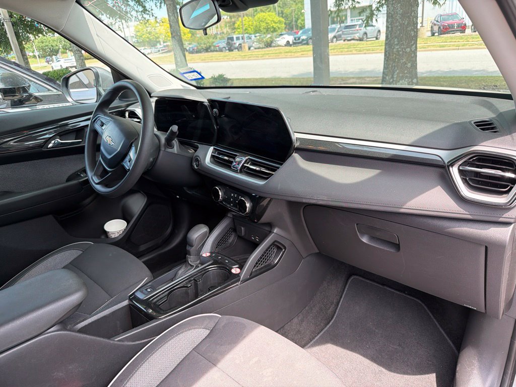 Used 2025 Chevrolet TrailBlazer LT FWD image 28