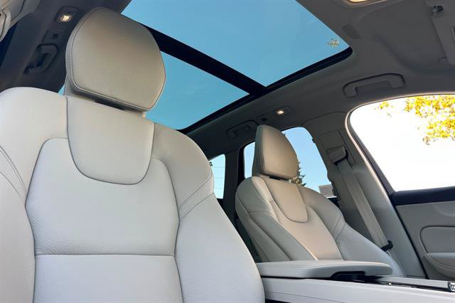 Certified 2025 Volvo XC60 T8 Plus w/ Protection Package Premier AWD/4WD image 10