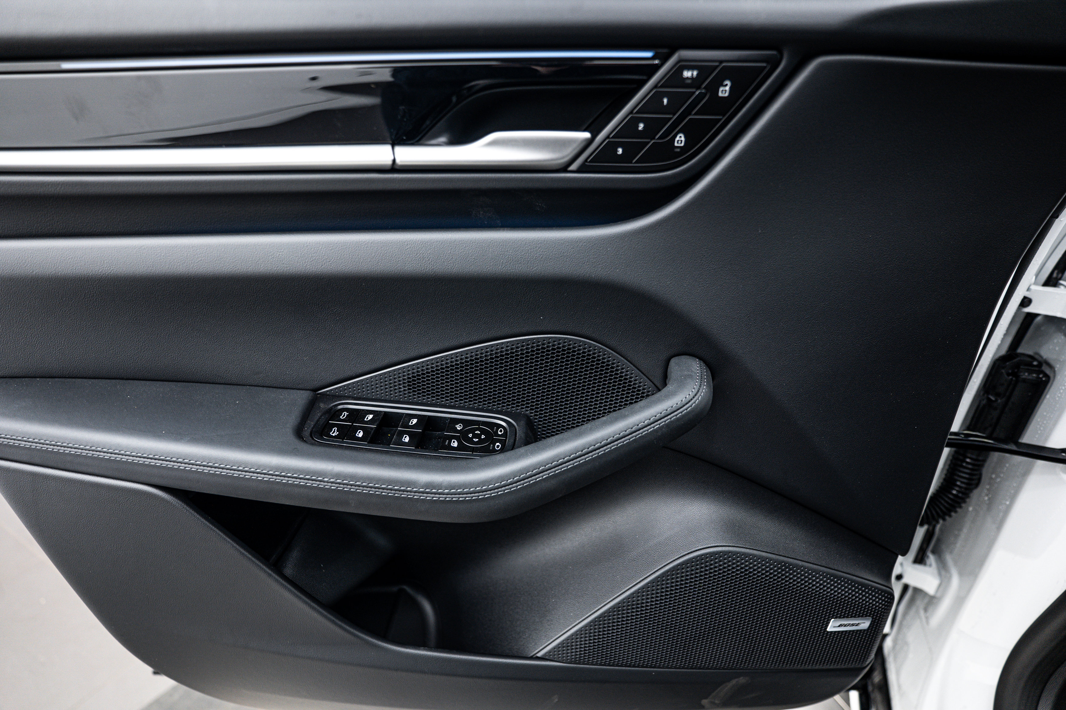 New 2025 Porsche Macan 4S Electric image 18