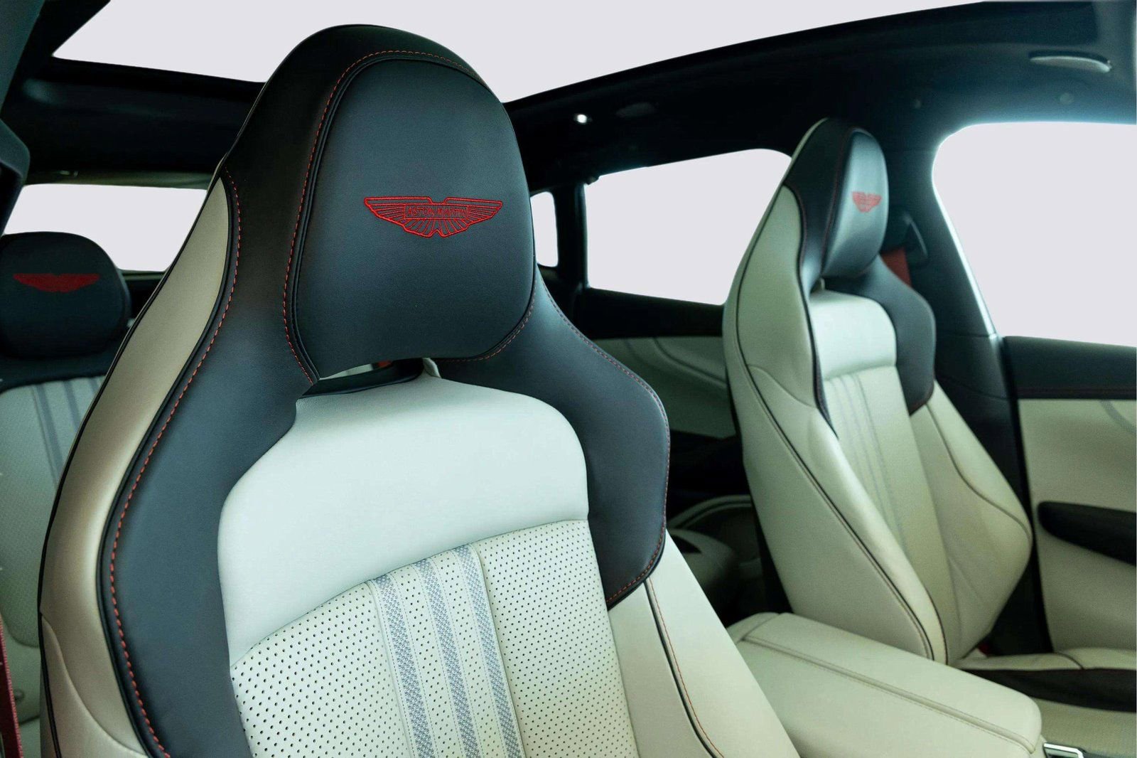 Used 2025 Aston Martin DBX 707 image 12