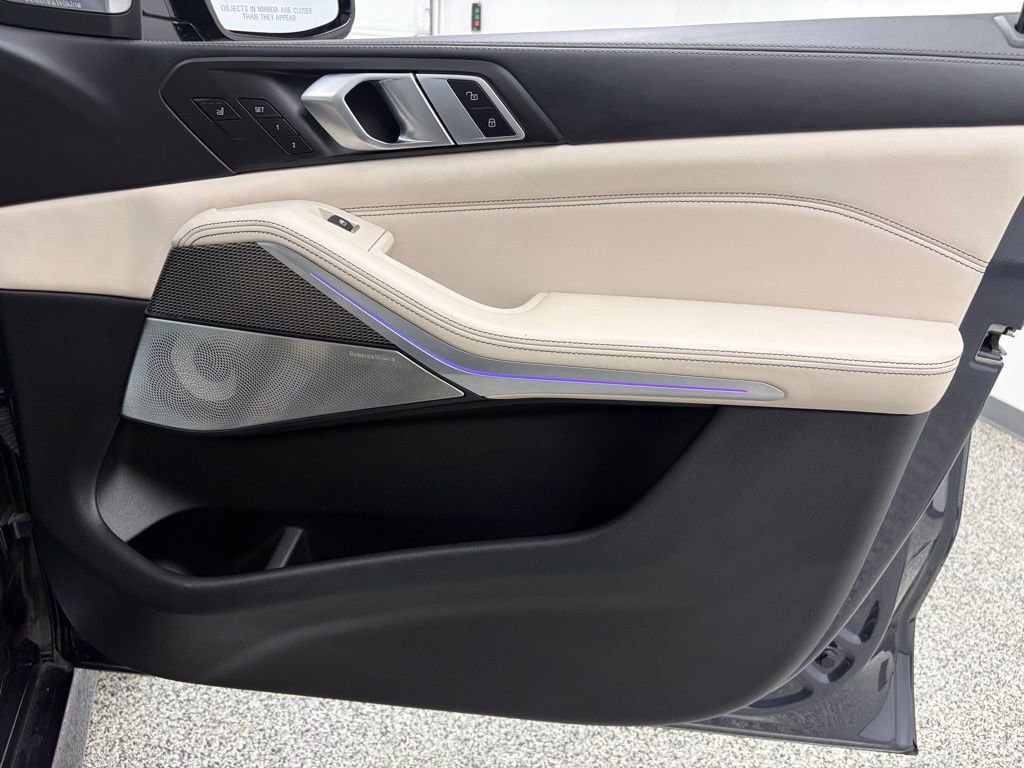 Used 2022 BMW X5 M50i w/ Executive Package image 42