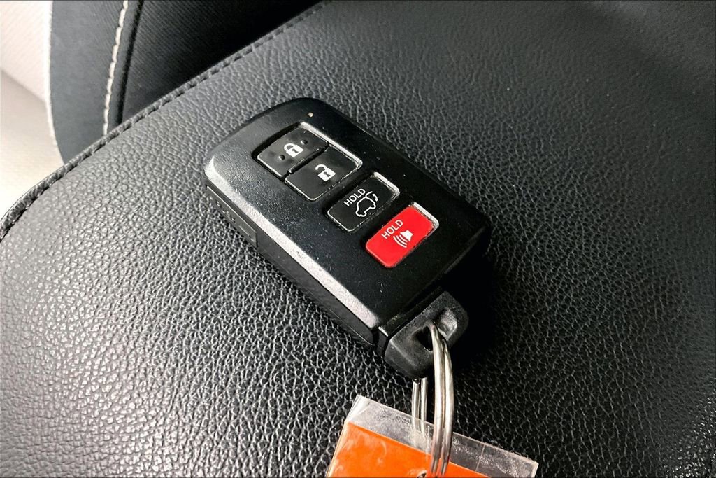 Used 2018 Toyota RAV4 XLE image 13