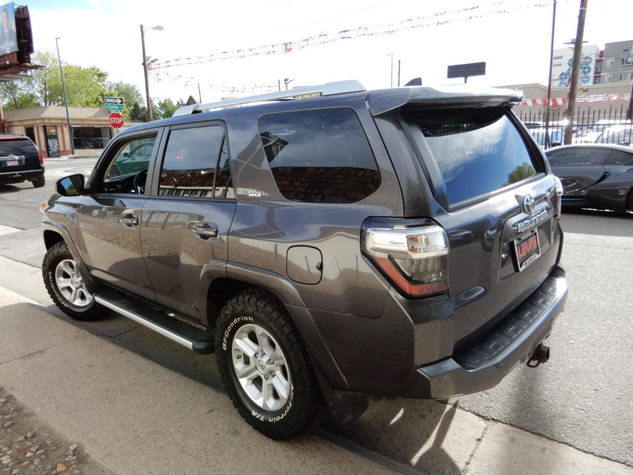 Used 2018 Toyota 4Runner SR5 AWD/4WD image 7