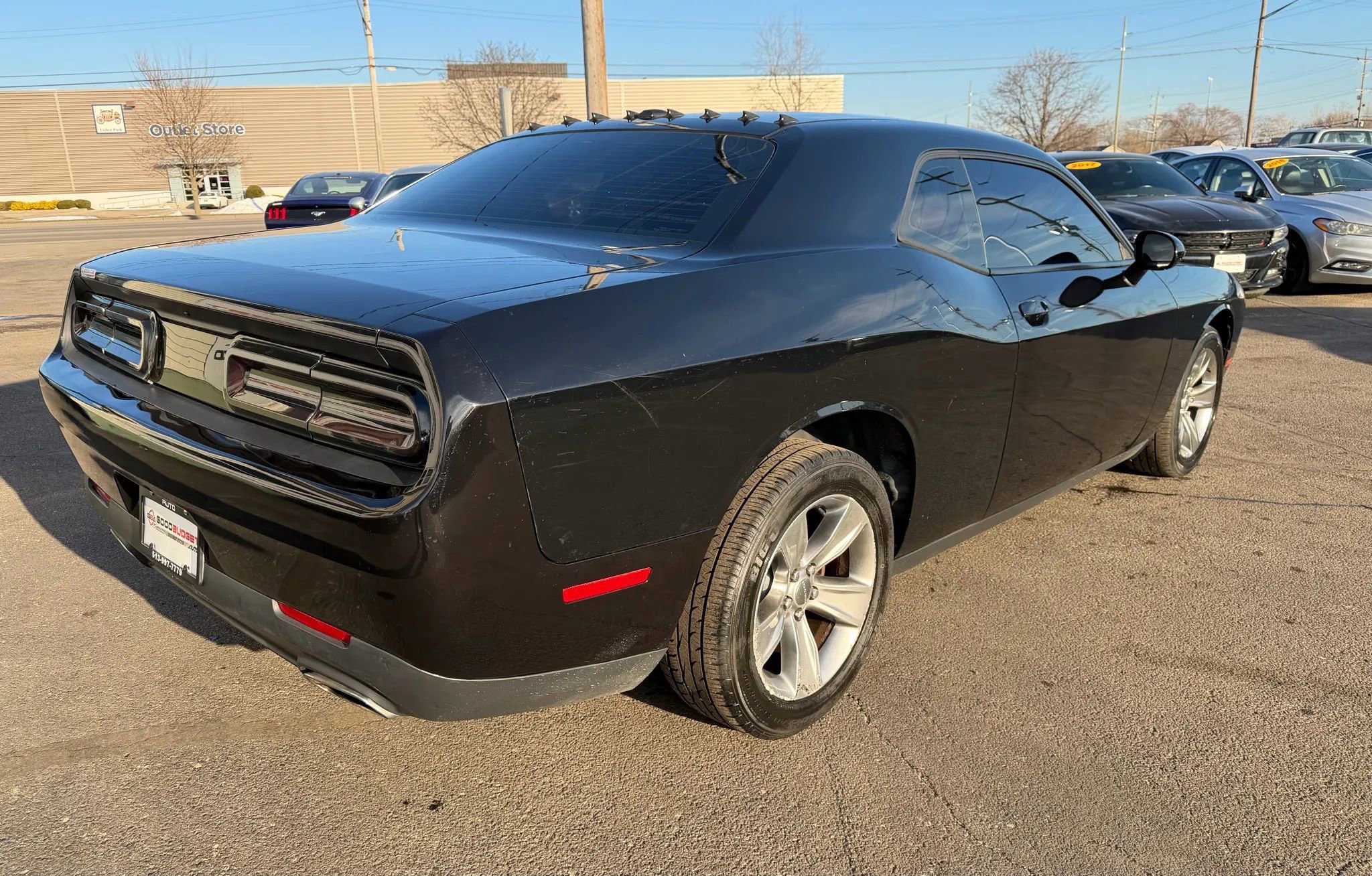 Used 2016 Dodge Challenger SXT image 7