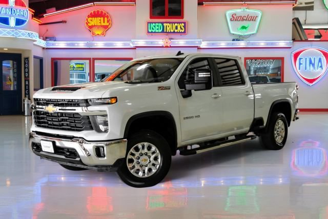 Used 2026 Chevrolet Silverado 2500 LT AWD/4WD image 2