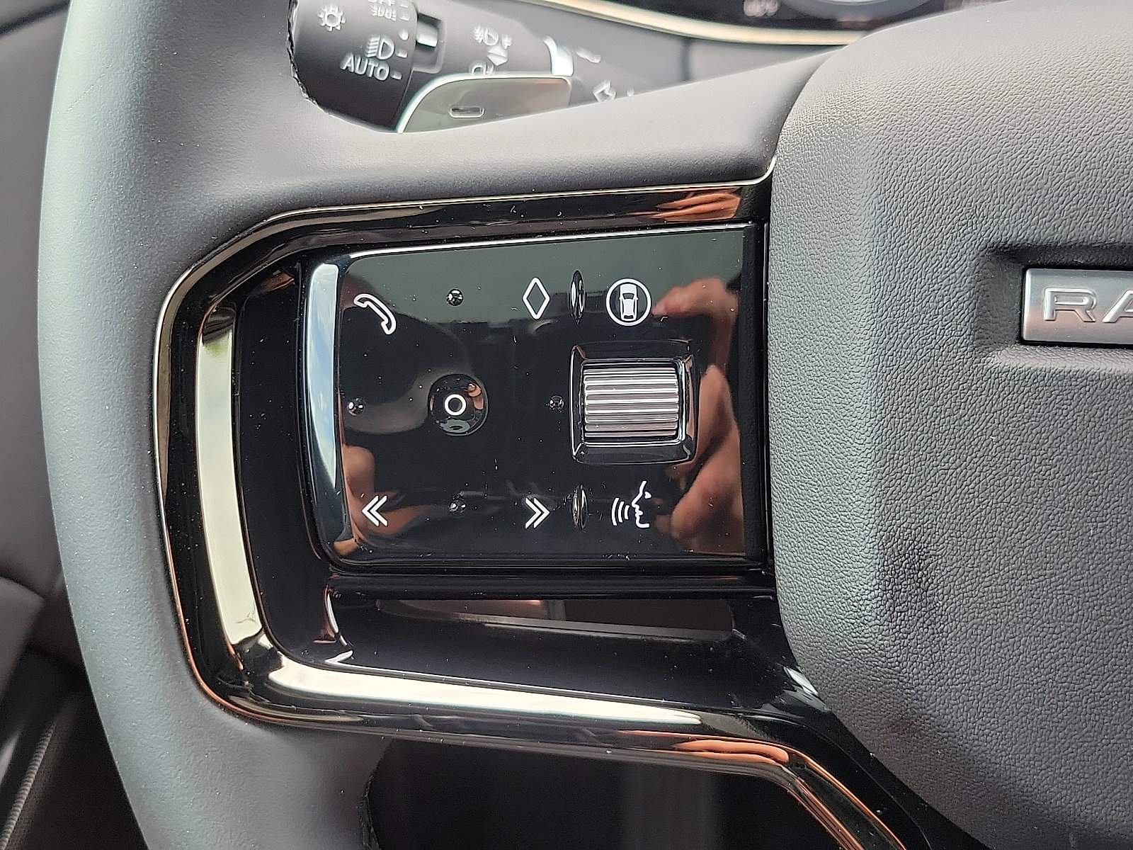 Used 2024 Land Rover Range Rover Evoque S image 20