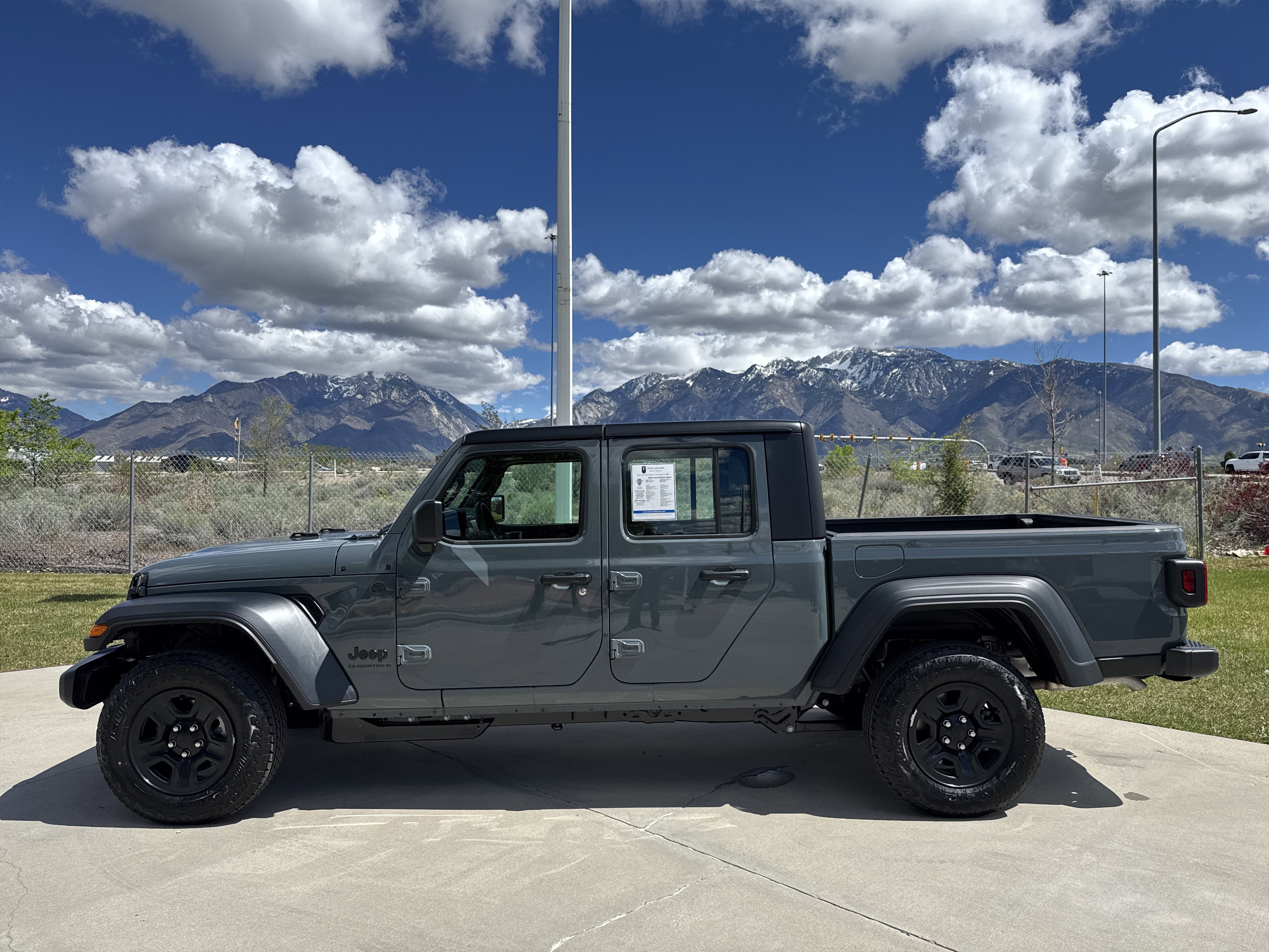 Used 2026 Jeep Gladiator Sport AWD/4WD image 2