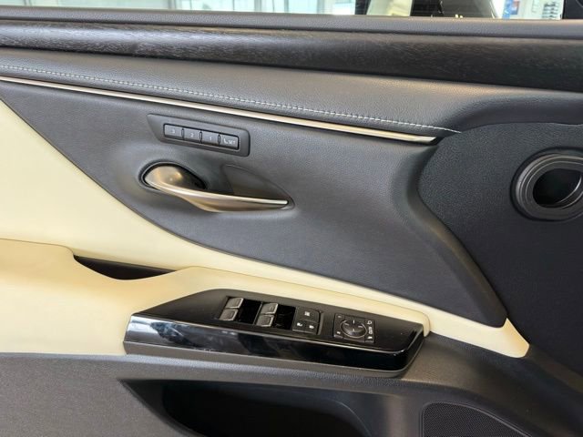 Used 2022 Lexus ES 300h w/ Premium Package image 19