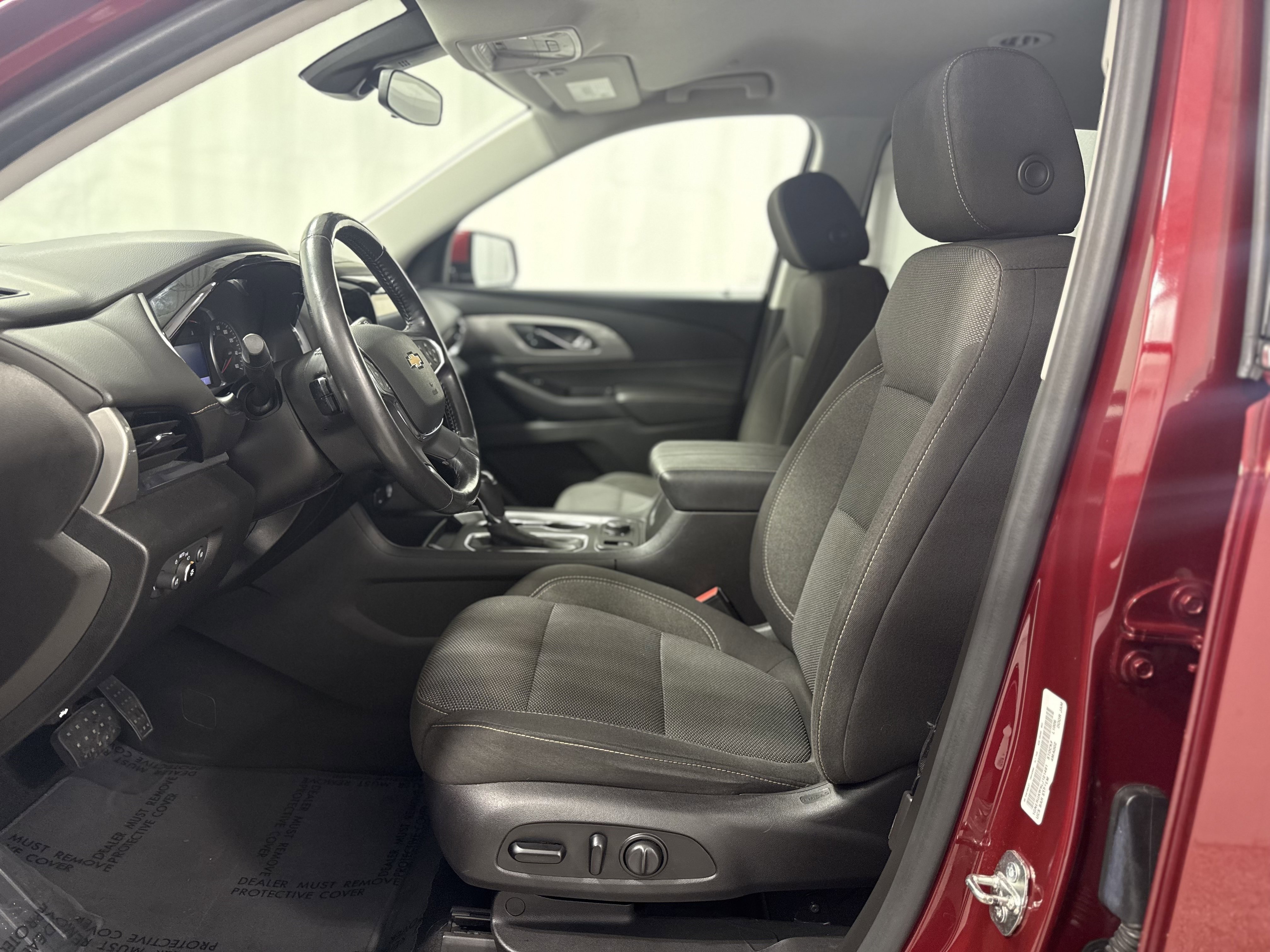 Used 2020 Chevrolet Traverse LT image 13