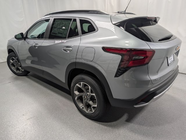 New 2026 Chevrolet Trax LT w/ Sunroof Package FWD image 6