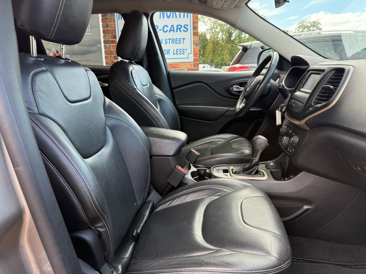 Used 2017 Jeep Cherokee Latitude w/ Safety/Convenience Group image 26