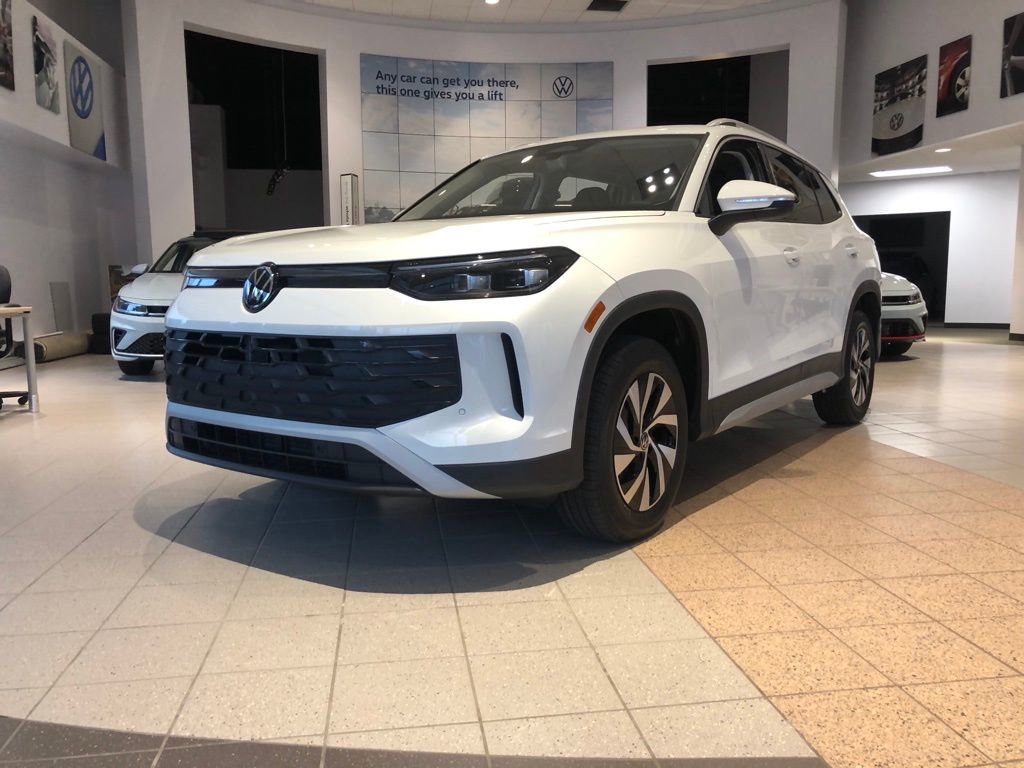 Used 2025 Volkswagen Tiguan S image 3