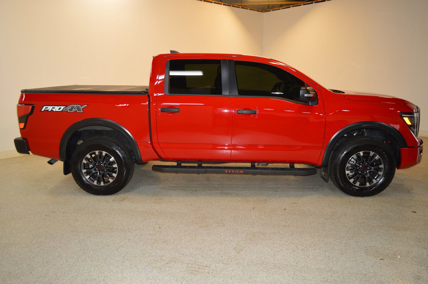 Used 2024 Nissan Titan PRO-4X w/ Pro-4x Convenience Package image 2