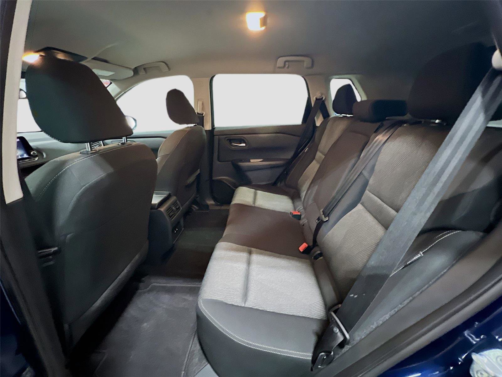 Used 2024 Nissan Rogue SV image 24