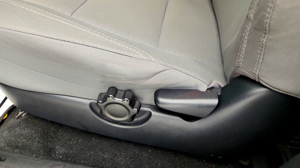 Used 2019 Toyota Tacoma SR5 AWD/4WD image 11