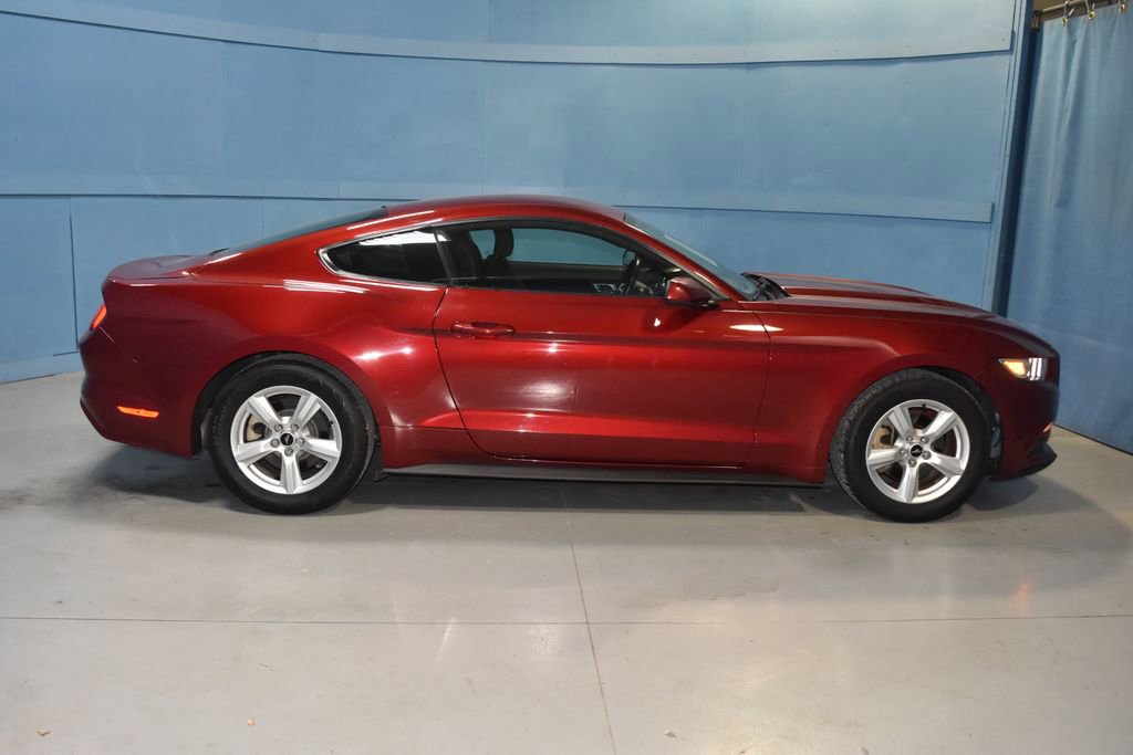Used 2017 Ford Mustang Coupe image 18