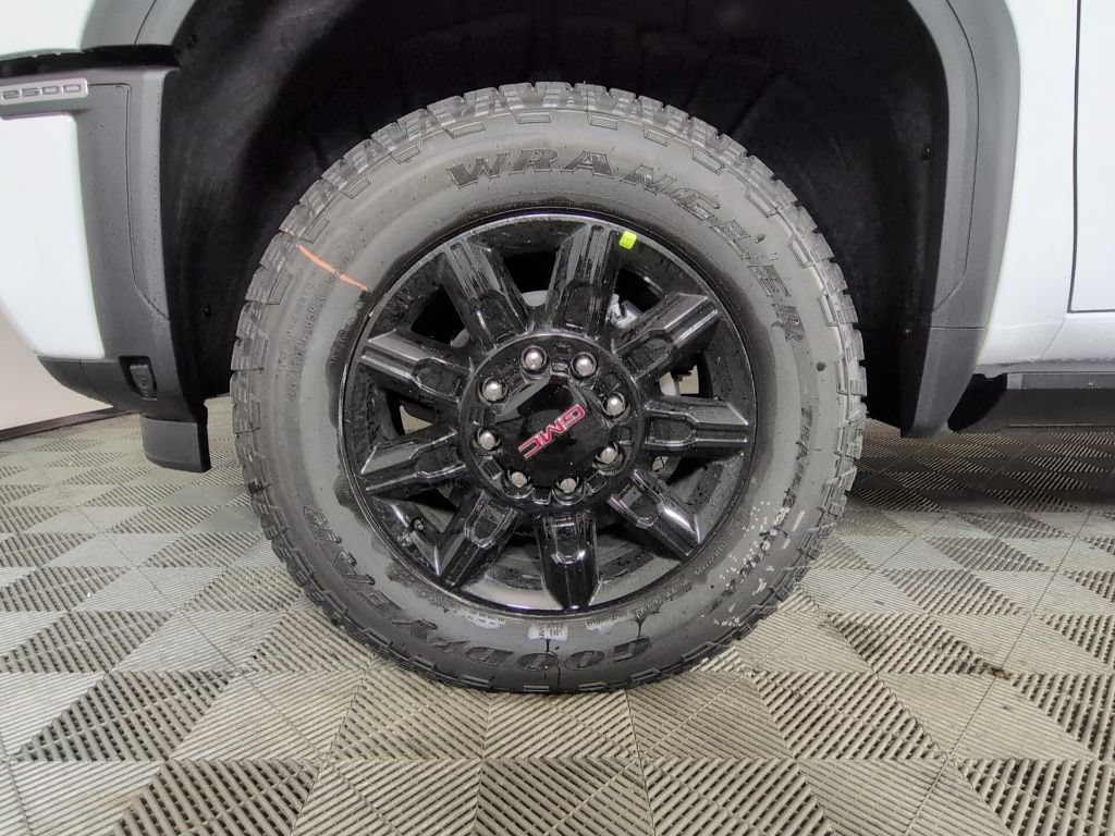 New 2026 GMC Sierra 2500 AT4 w/ AT4 Premium Plus Package AWD/4WD image 9