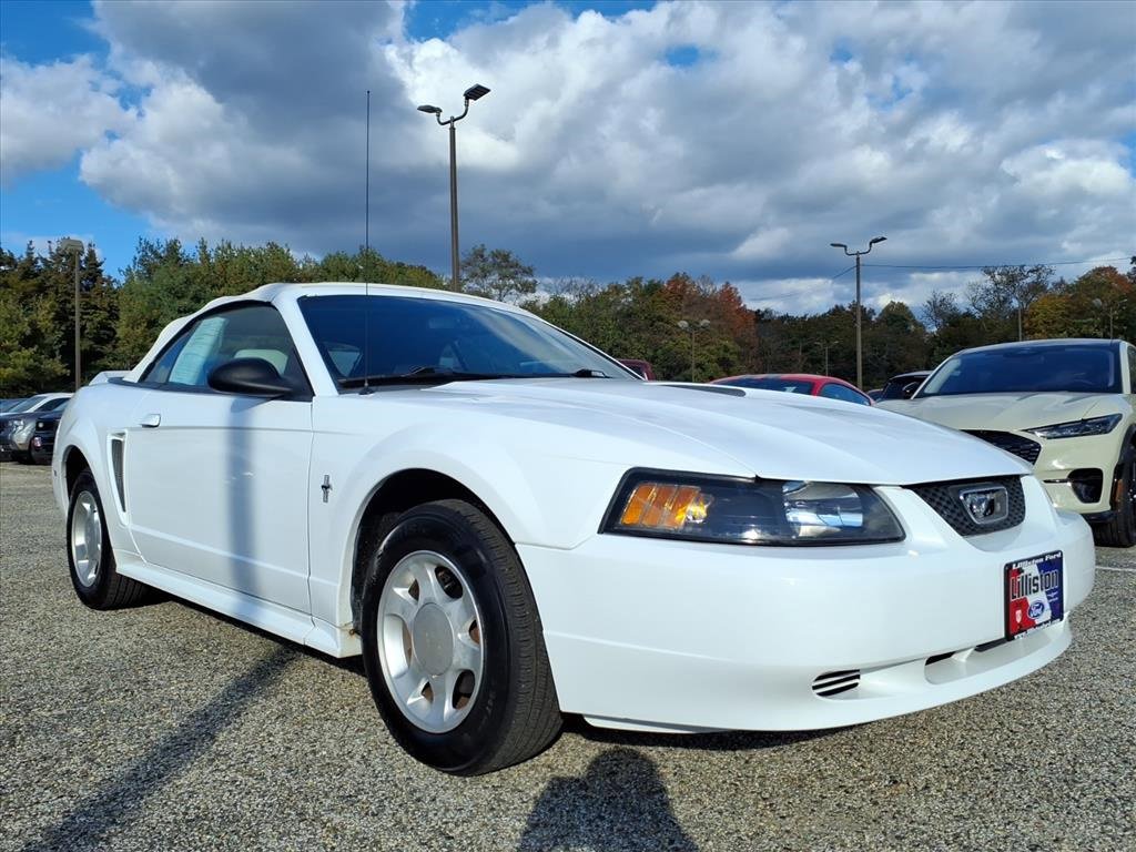 Used 2000 Ford Mustang Convertible image 1