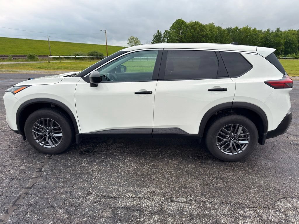 Used 2023 Nissan Rogue S AWD/4WD image 12