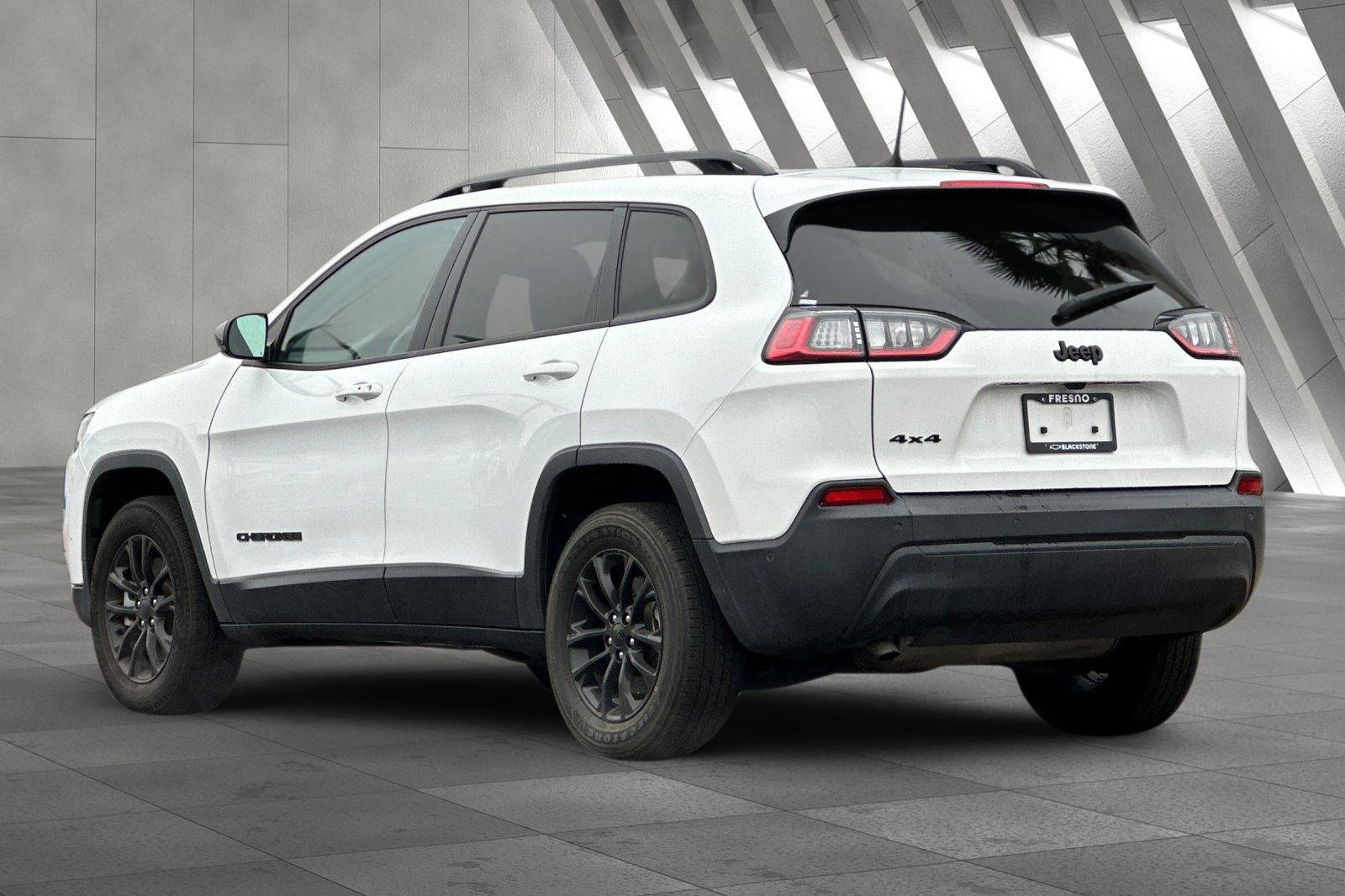 Used 2023 Jeep Cherokee Altitude Lux image 6