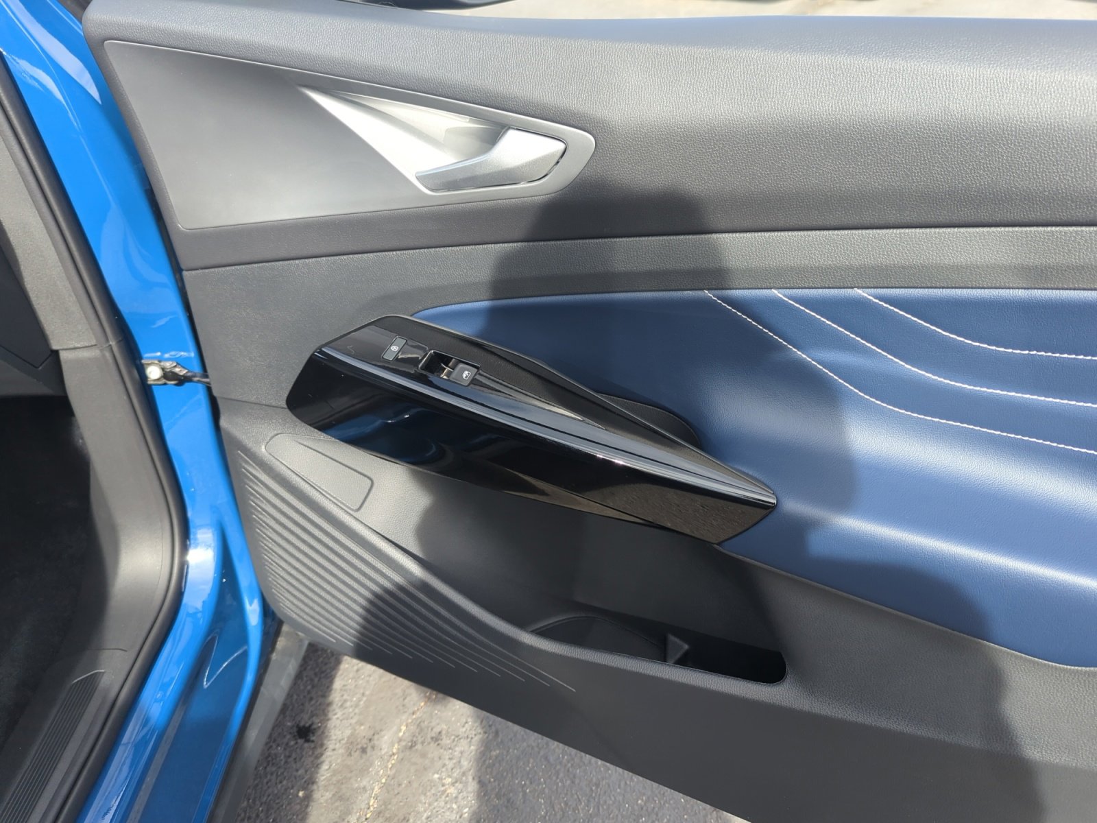 New 2025 Volkswagen ID.4 Pro S AWD/4WD image 16